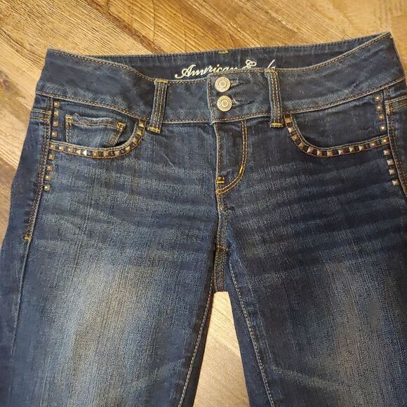 American Eagle Artist Crop Studded Jeans Size 4 - Picture 3 of 10